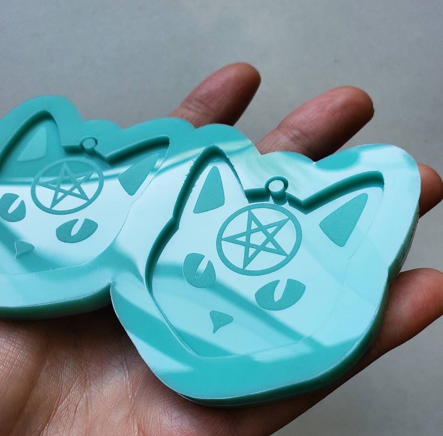 Made to order – Pentagram cat shiny silicone mold